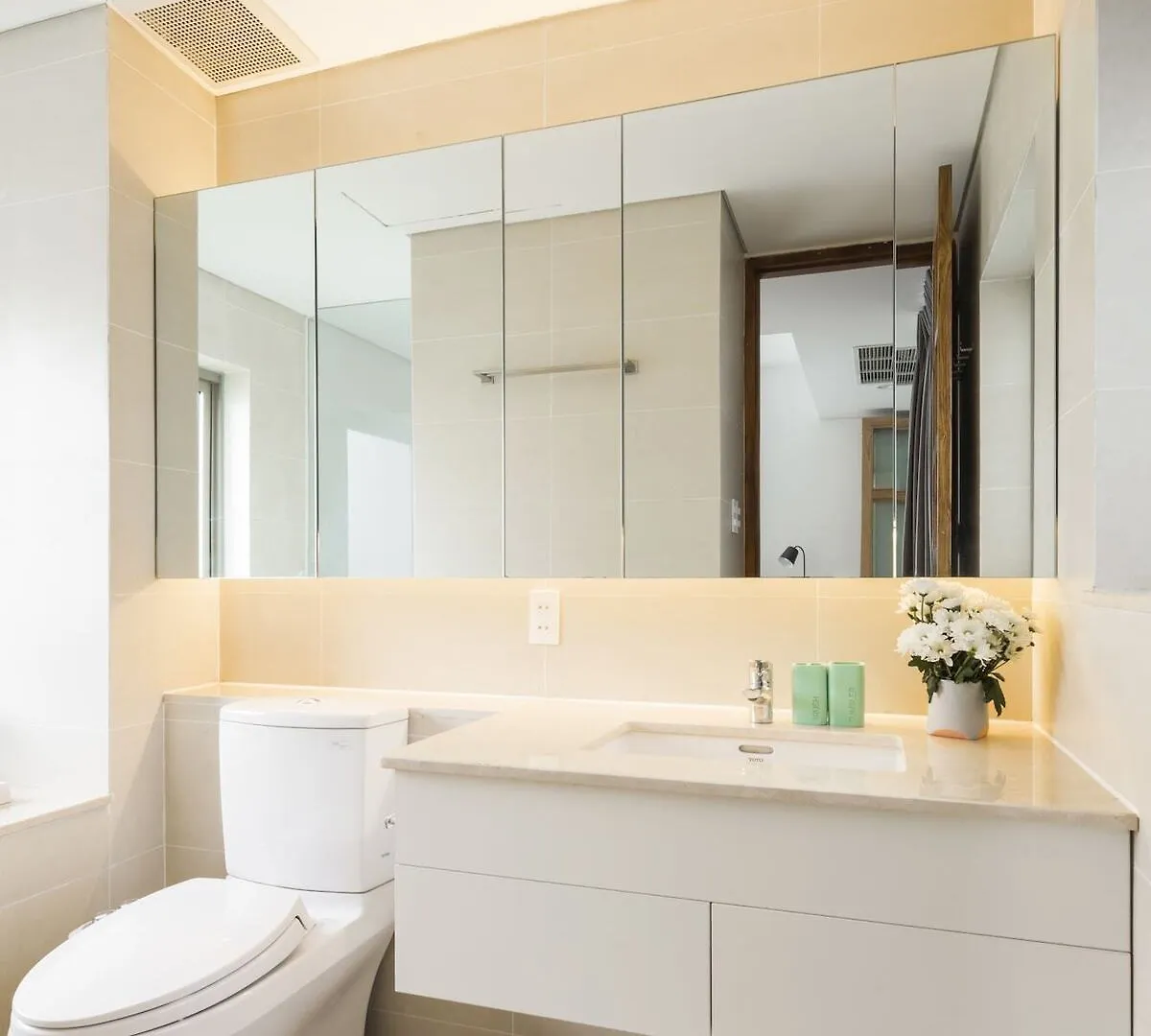 The Tropical Residence Serviced Homestay Ho Chi Minh City Apartment